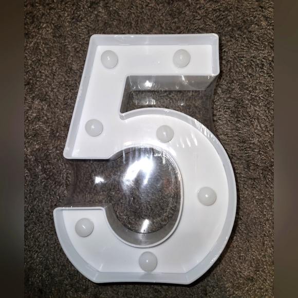 NWOT Battery operated decorative number 5 light - Picture 1 of 6